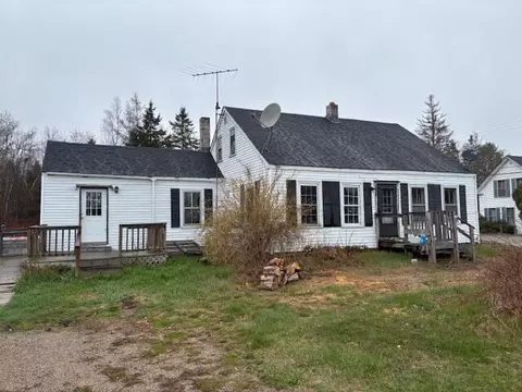 1008 W Bay Rd, Gouldsboro, ME 04607