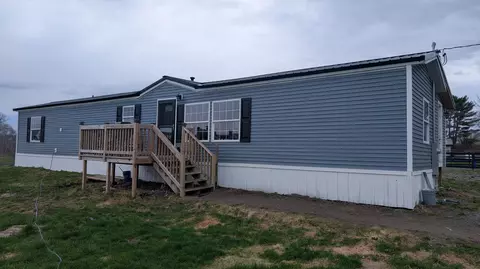 7 S Tasker Rd, Bradford, ME 04410