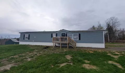 7 S Tasker Rd, Bradford, ME 04410