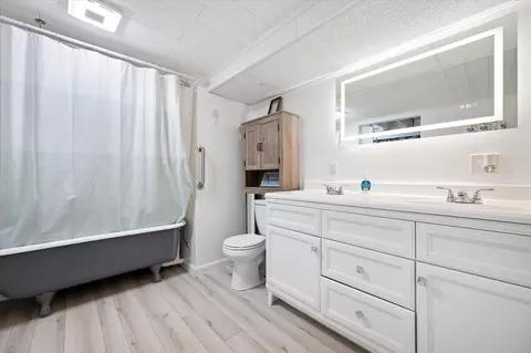 Bath - 74 Madison Ave, Brewer, ME 04412 photo 3 of 4