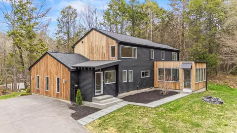34 Cranbrook Dr, Cape Elizabeth, ME 04107