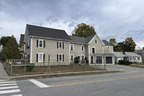 365 Turner St, Auburn, ME 04210