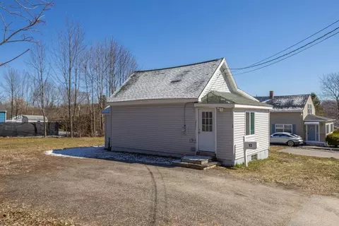 12 Louise St, Auburn, ME 04210