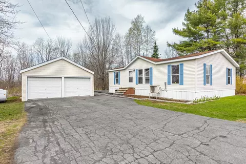 43 Main St, Corinth, ME 04427