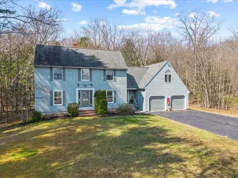 15 Wildwood Dr, Springvale, ME 04083
