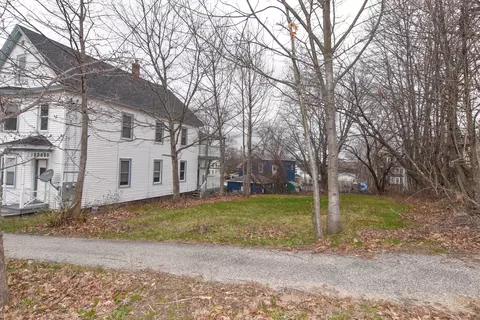 86 Fourth St # A, Auburn, ME 04210