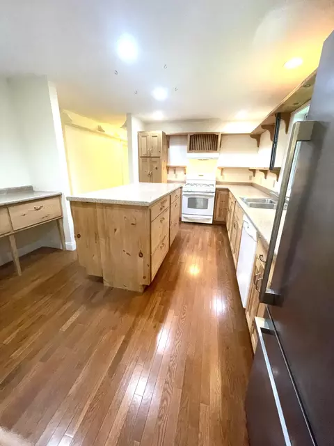 Kitchen - 6 Eisenhower Ct, Naples, ME 04055 photo 5 of 6