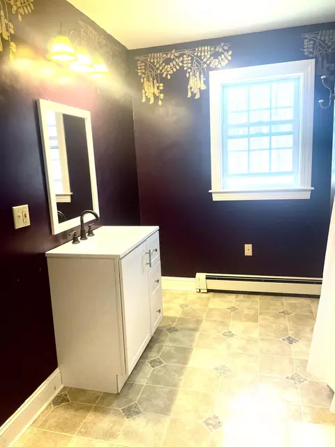Bath - 6 Eisenhower Ct, Naples, ME 04055 photo 1 of 2