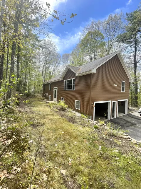 6 Eisenhower Ct, Naples, ME 04055