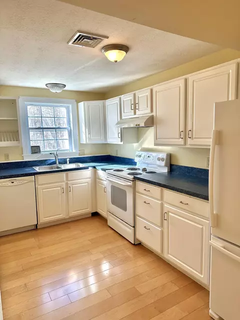 Kitchen - 6 Eisenhower Ct, Naples, ME 04055 photo 2 of 6