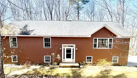 6 Eisenhower Ct, Naples, ME 04055
