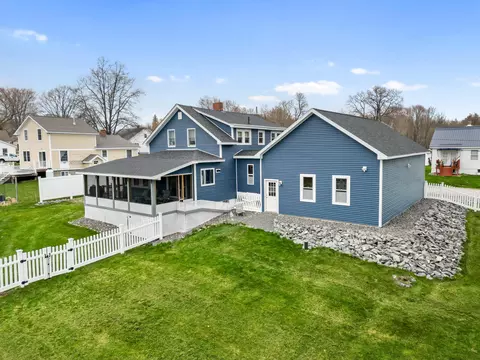 29 Wilson St, Lincoln, ME 04457