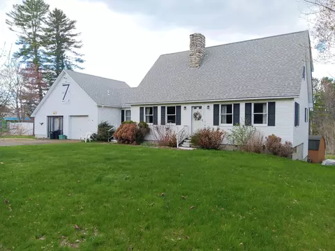 11 Lakeshore Dr, Belgrade, ME 04918