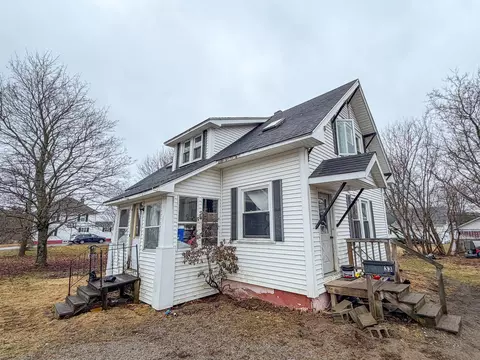 33 Lakeview St, Lincoln, ME 04457