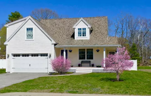 11 Carnation Dr, Gorham, ME 04038