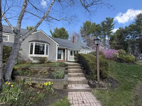 64 Foreside Common Rd #64, Falmouth, ME 04105