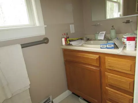 Bath - 530 River Rd, Woolwich, ME 04579 photo 5 of 9