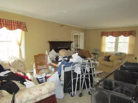 Living - 530 River Rd, Woolwich, ME 04579 photo 2 of 4