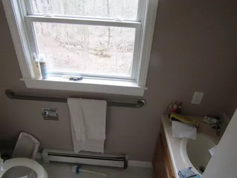 Bath - 530 River Rd, Woolwich, ME 04579 photo 4 of 9