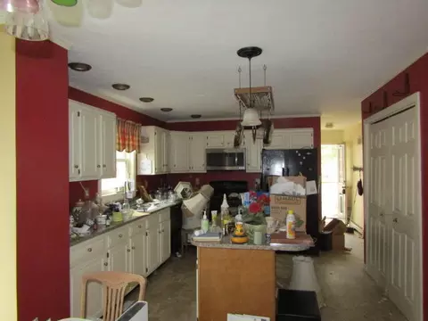 Kitchen - 530 River Rd, Woolwich, ME 04579 photo 2 of 3