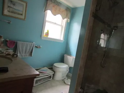 Bath - 530 River Rd, Woolwich, ME 04579 photo 7 of 9