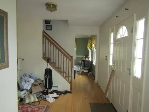 Entry Way - 530 River Rd, Woolwich, ME 04579 photo 1 of 3