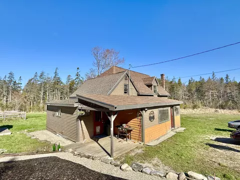 29 Hidden Dr, Vinalhaven, ME 04863