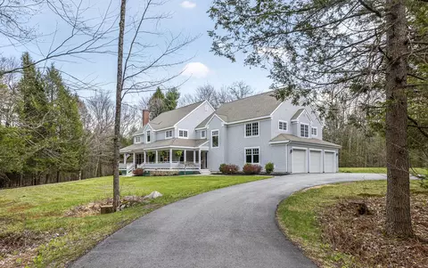 29 Blue Moon Dr, North Yarmouth, ME 04097