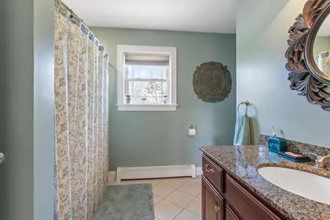 Bath - 38 Richards Way, Saco, ME 04072 photo 4 of 5