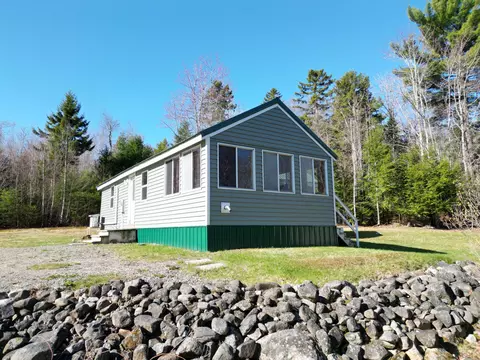 31 Burnham Rd, Burlington, ME 04417