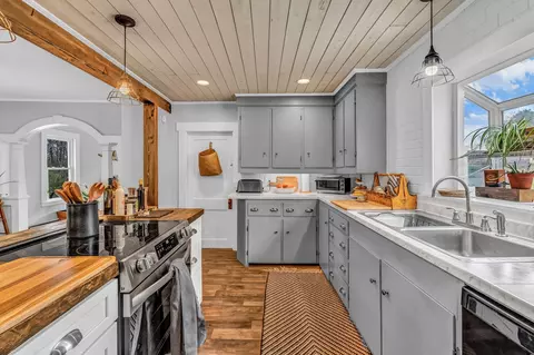 Kitchen - 596 Methodist Rd, Westbrook, ME 04092 photo 4 of 5
