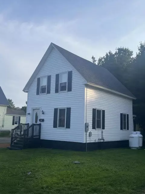 15 Silk St, Brewer, ME 04412