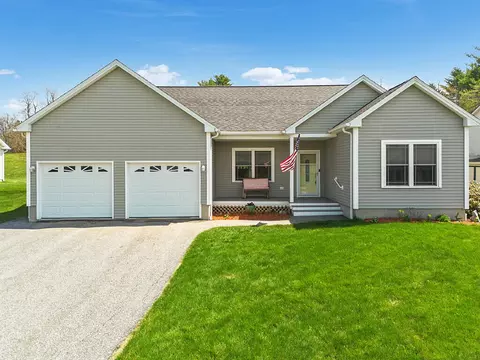 19 Fieldstone Dr, Augusta, ME 04330