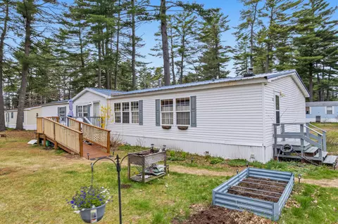 33 Theodore Dr, Brunswick, ME 04011