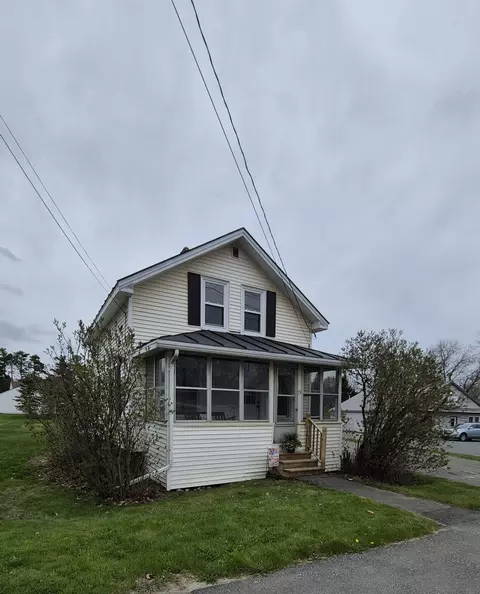 73 Halifax St, Winslow, ME 04901