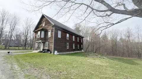 32 High St, Milo, ME 04463