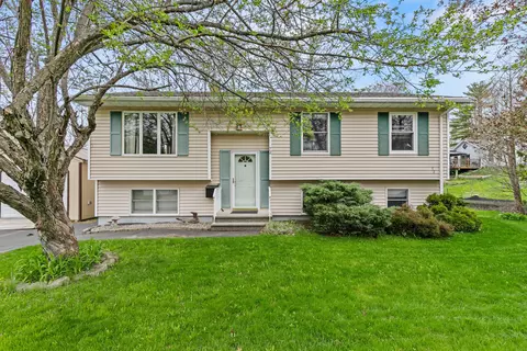 72 Louise St, Auburn, ME 04210
