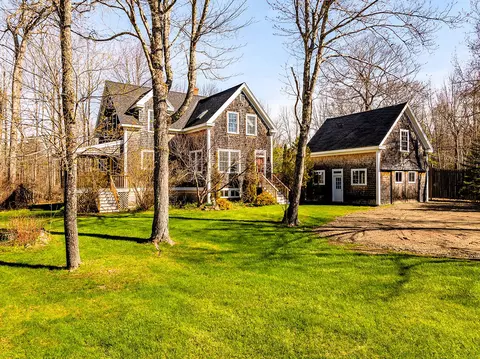 616 Slab City Rd, Lincolnville, ME 04849