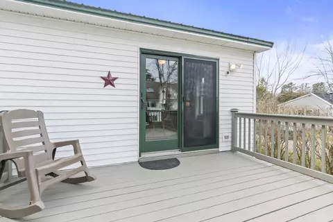 Exterior - 7 Bickford Ave, Brunswick, ME 04011 photo 3 of 7