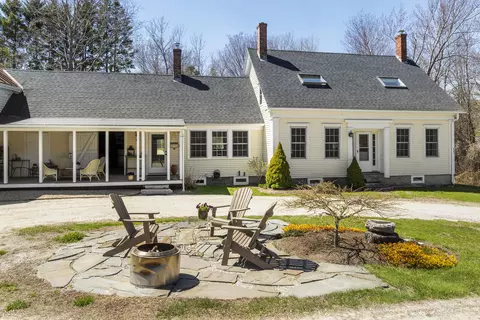 48 Winter St, Topsham, ME 04086