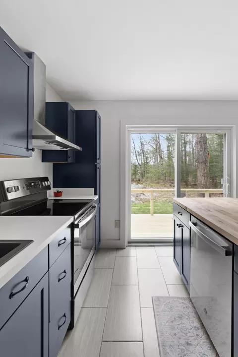 Kitchen - 53 Ames Dr, Woolwich, ME 04579 photo 10 of 12