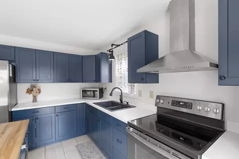 Kitchen - 53 Ames Dr, Woolwich, ME 04579 photo 5 of 12