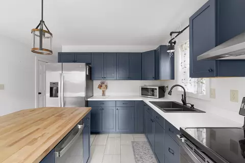 Kitchen - 53 Ames Dr, Woolwich, ME 04579 photo 6 of 12