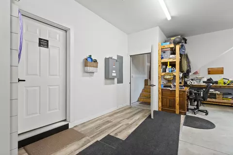 Entry Way - 34 Eider Rd, Harpswell, ME 04079 photo 9 of 10