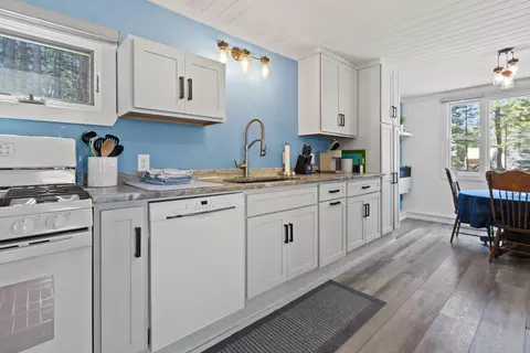 Kitchen - 34 Eider Rd, Harpswell, ME 04079 photo 10 of 12