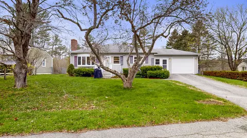 10 Riley St, Lewiston, ME 04240