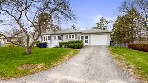 10 Riley St, Lewiston, ME 04240