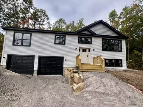 24 Mayberry Lndg, Naples, ME 04055