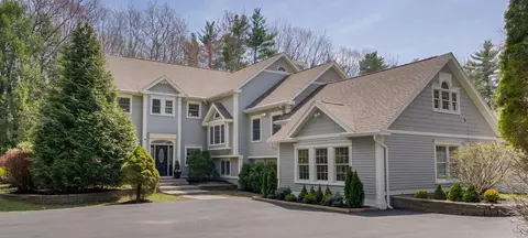 31 Old Blue Point Rd, Scarborough, ME 04074