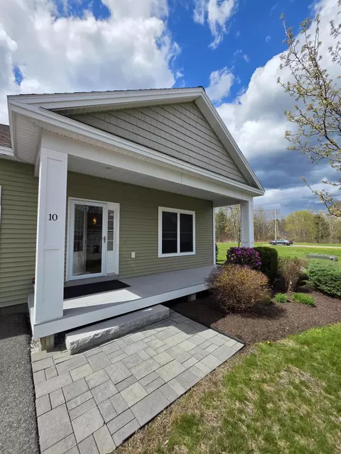 5 Shore Dr #10, Orono, ME 04473